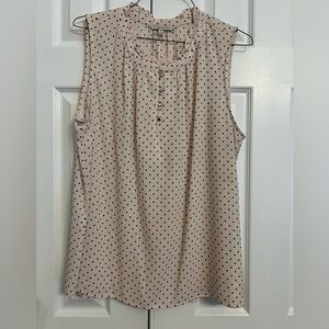 41 Hawthorne size XXL cream polka dot sleeveless blouse with ruffled collar